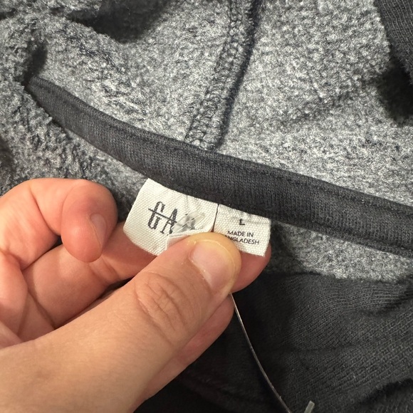 ⚡️GAP Black Hoodie Size Large Brand New tags removed - Picture 4 of 4
